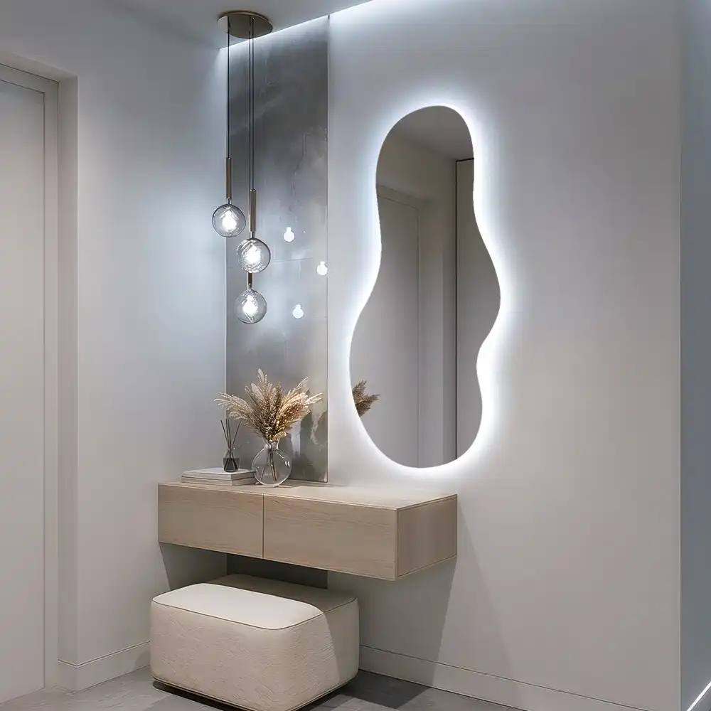 Asymmetrische led-spiegel voor aan de wand
