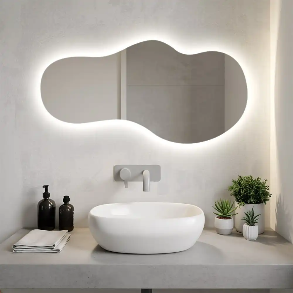 Asymmetrische led-spiegel voor aan de wand