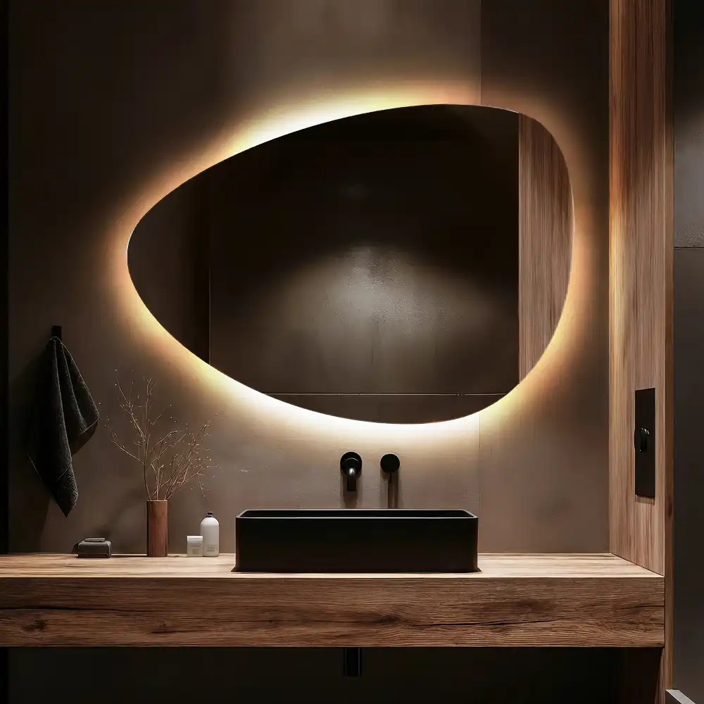 Eivormige wandspiegel met verlichting