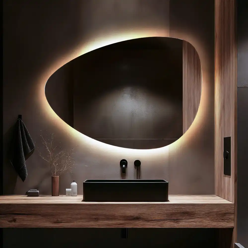 Eivormige wandspiegel met verlichting