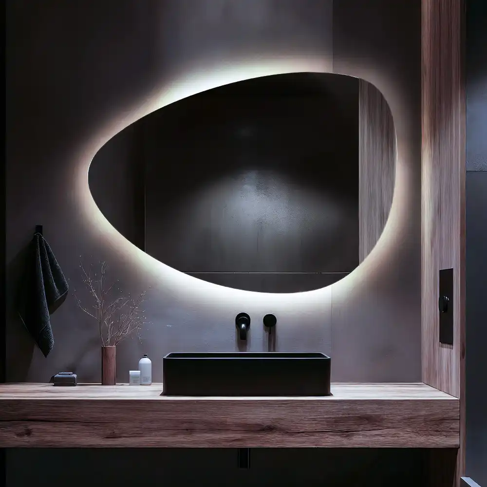 Eivormige wandspiegel met verlichting