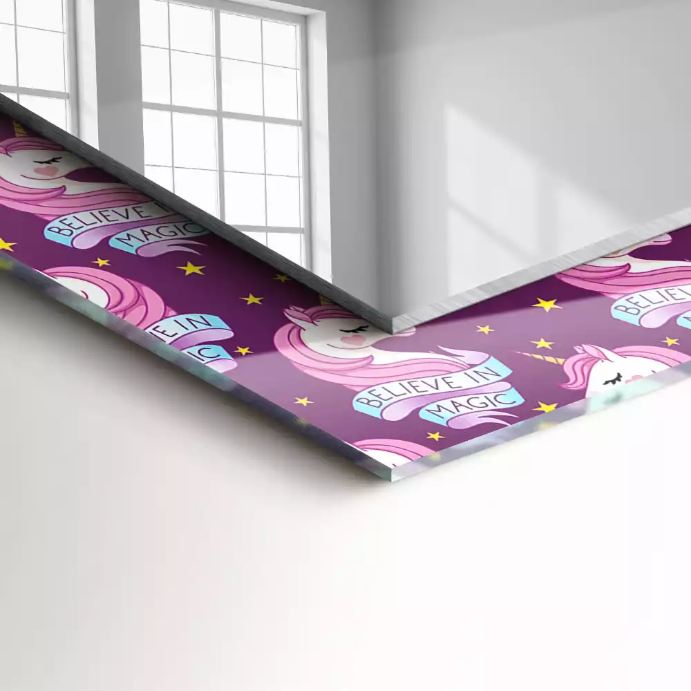 Rechthoekige spiegel met bedrukte lijst Eenhoorns sterren belettering